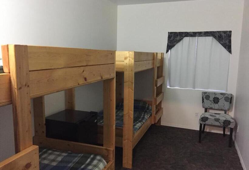 Economy Quadruple Room, Invermere Hostel