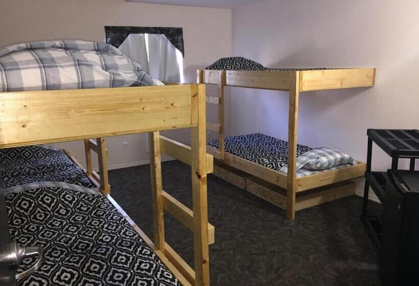اتاق خانوادگی, Invermere Hostel