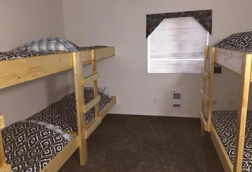 اتاق خانوادگی, Invermere Hostel