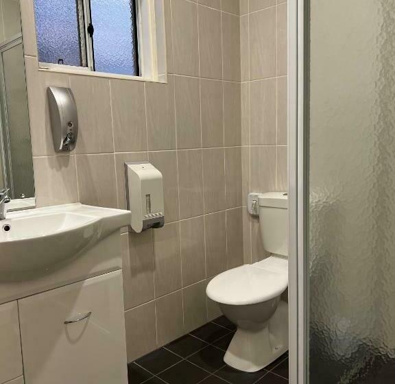 سوییت اجرایی, Augusta Courtyard Motel