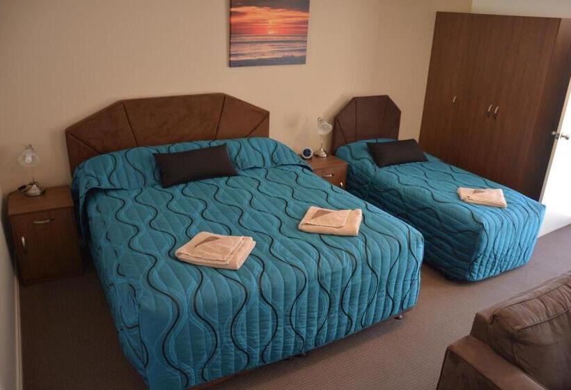 استودیوی استاندارد, Augusta Courtyard Motel