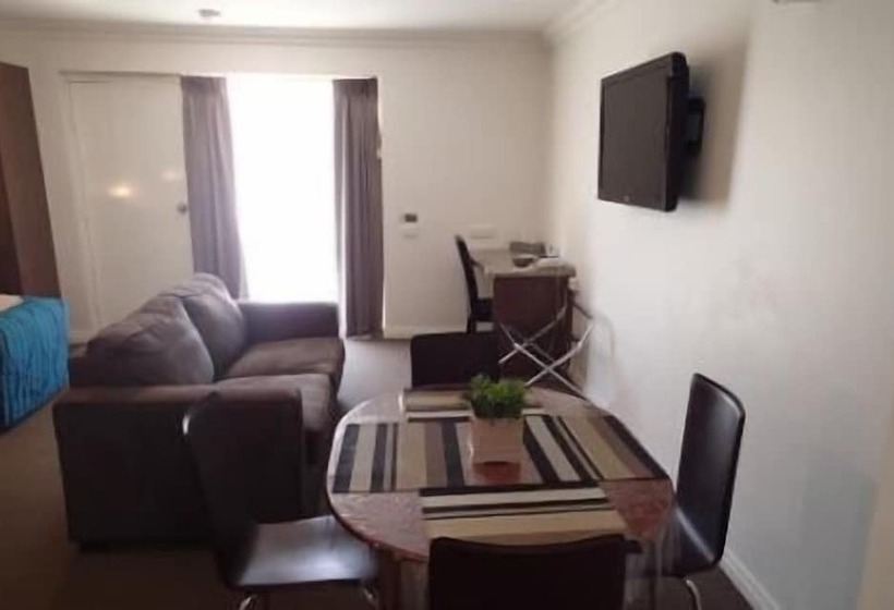 إستوديو قياسى, Augusta Courtyard Motel