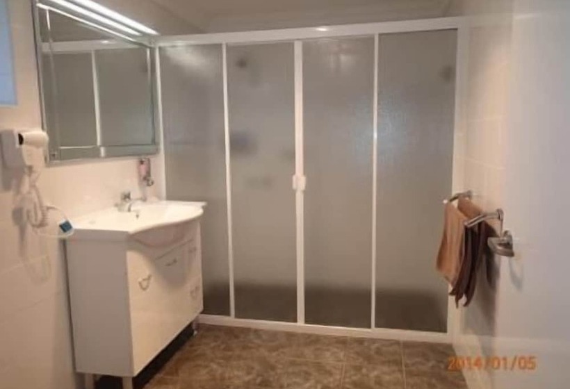 استودیوی استاندارد, Augusta Courtyard Motel