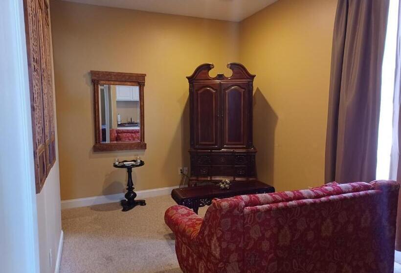 キングサイズベッドのデラックススイート, Natchez Manor Bed & Breakfast