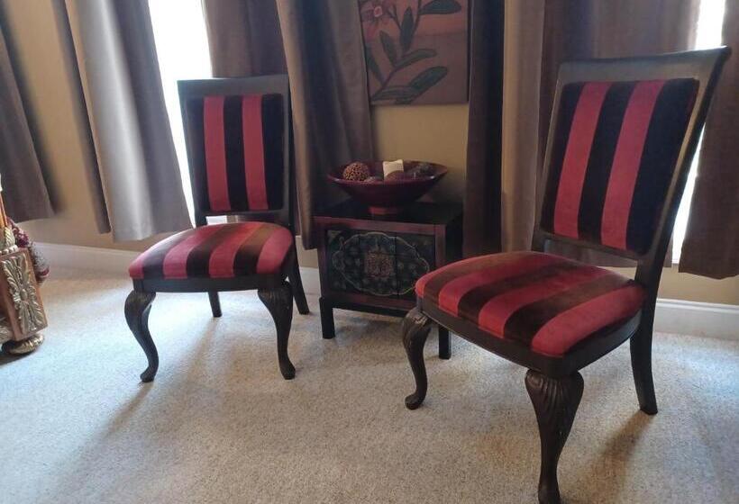 キングサイズベッドのデラックススイート, Natchez Manor Bed & Breakfast