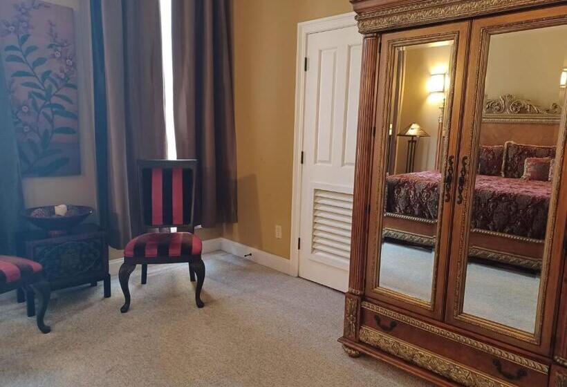 キングサイズベッドのデラックススイート, Natchez Manor Bed & Breakfast