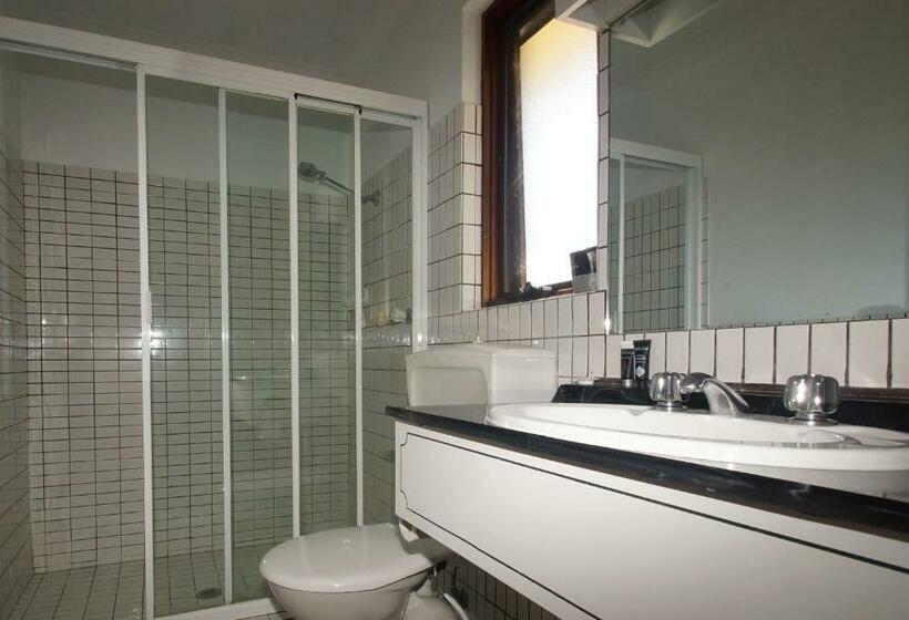 اتاق استاندارد یک تخته با تخت دونفره بزرگ, Seaton Arms Motor Inn