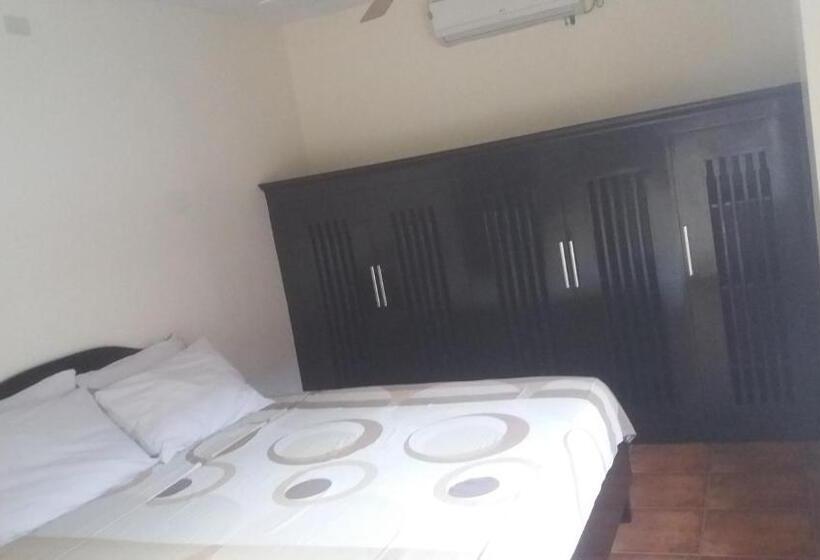 Deluxe Suite King Bed, Boomerang