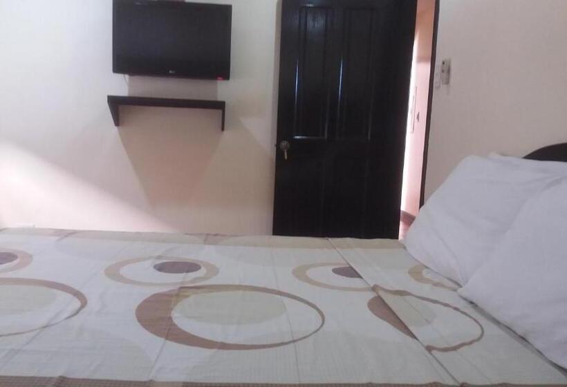 Deluxe Suite King Bed, Boomerang