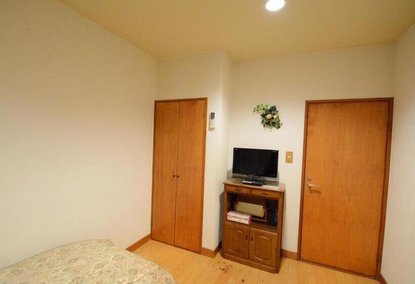 Номер Стандарт, Pension Avenue