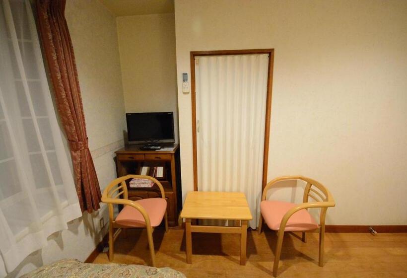 Quarto Triplo Estandar, Pension Avenue