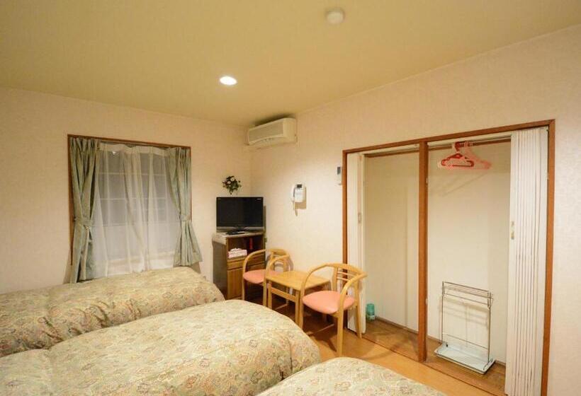 اتاق خانوادگی, Pension Avenue