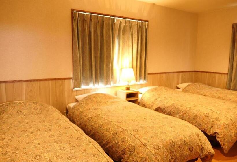 اتاق سوپریور خانوادگی, Pension Avenue