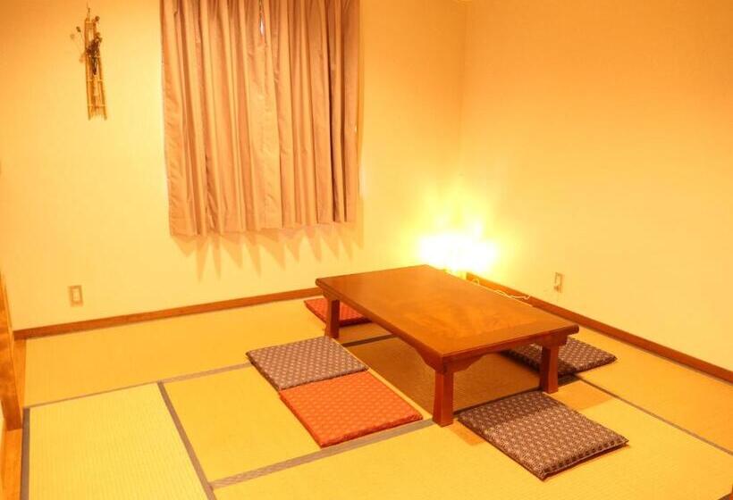 اتاق سوپریور خانوادگی, Pension Avenue