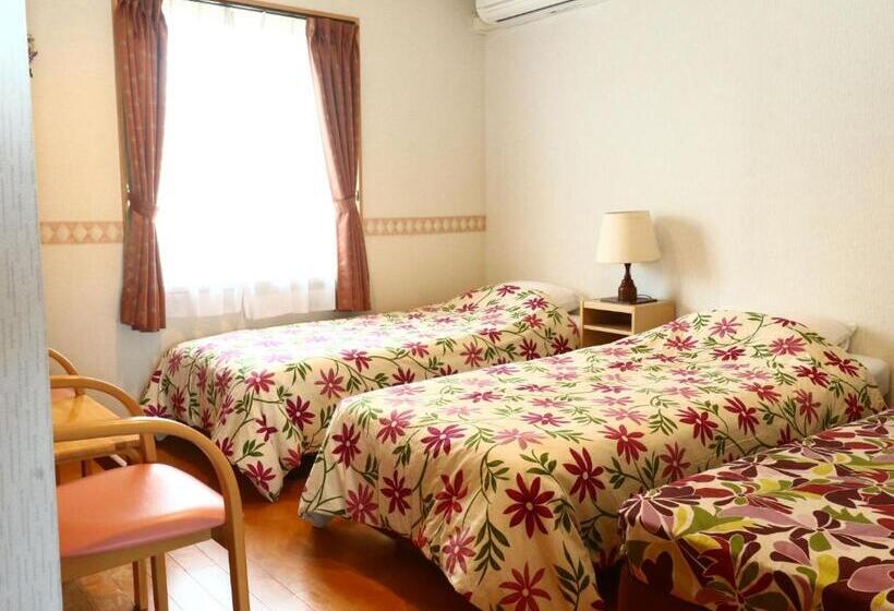 اتاق استاندارد سه نفره, Pension Avenue