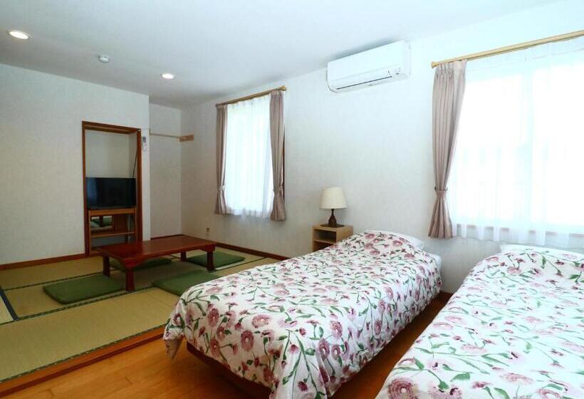 Quarto Quádruplo Estandar, Pension Avenue