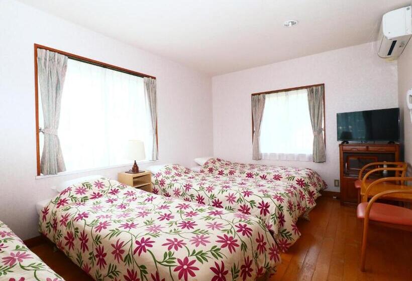 اتاق استاندارد چهار تخته, Pension Avenue