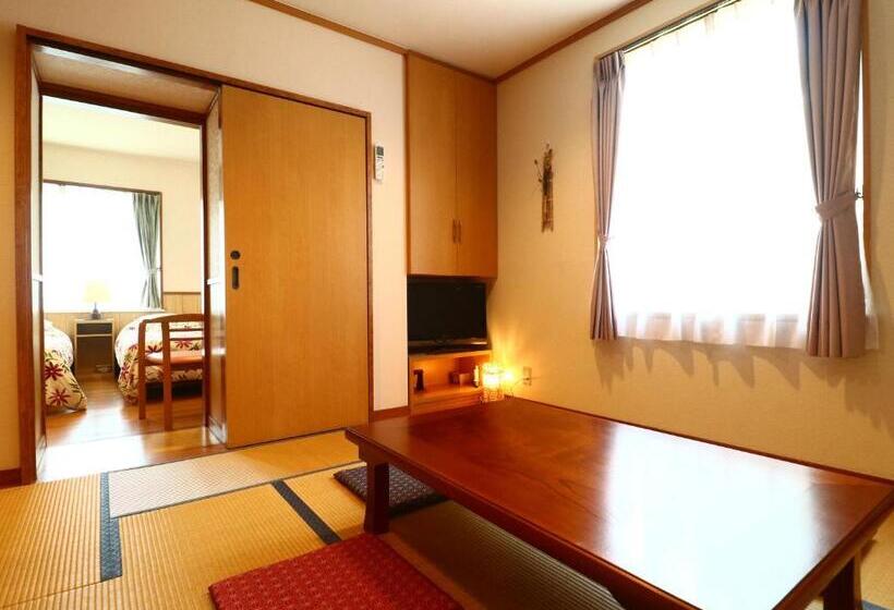 اتاق خانوادگی, Pension Avenue