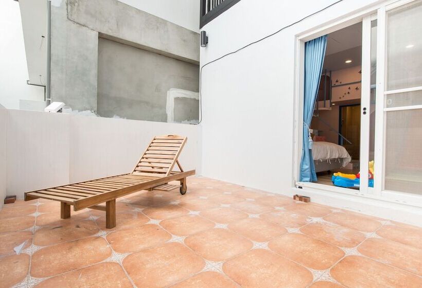 اتاق لوکس سه تخته, Sunshine B&b