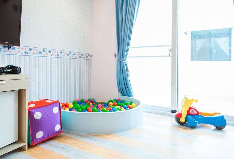 اتاق لوکس سه تخته, Sunshine B&b
