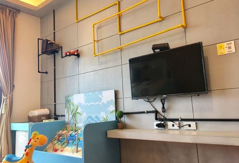 اتاق خانوادگی, Sunshine B&b