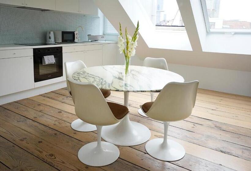 استودیو استاندارد با چشمانداز باغ, B&b Home & The City