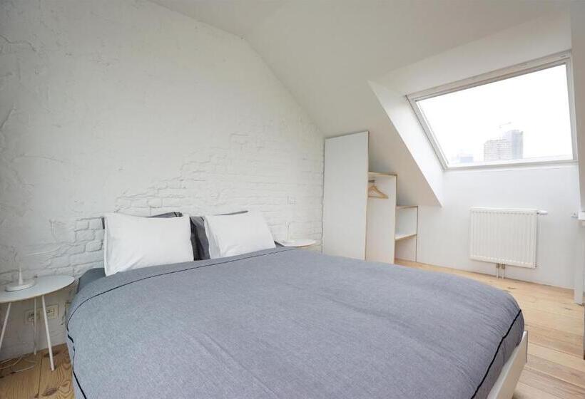 استودیو استاندارد با چشمانداز باغ, B&b Home & The City