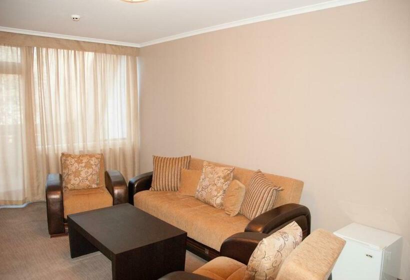 סוויטת ג'וניור, Everest