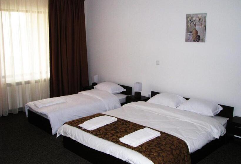 Családi Szoba, Park Hotel Eagle Stone