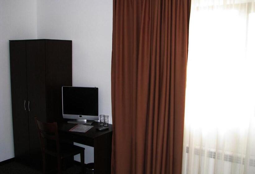 Трежместный Номер Economy, Park Hotel Eagle Stone