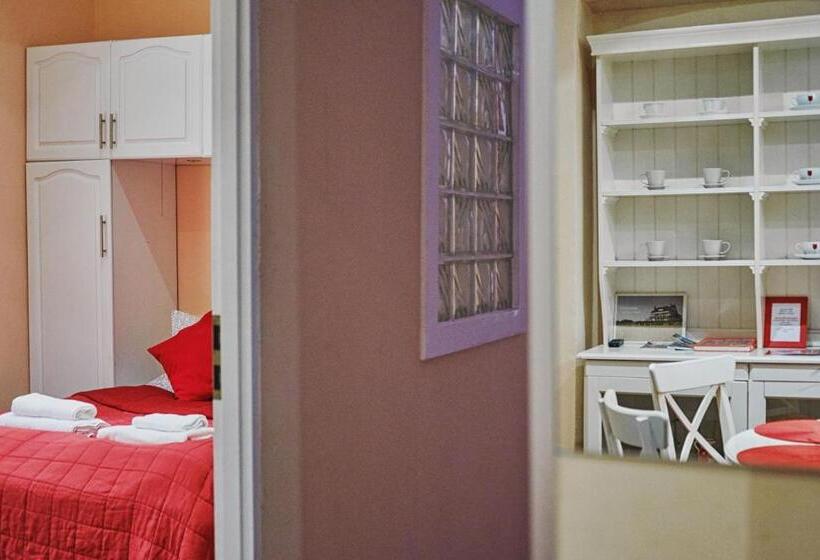 דירת שלושה חדרים, Rembrandt Apart