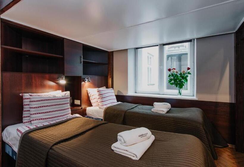 דירת שלושה חדרים, Rembrandt Apart