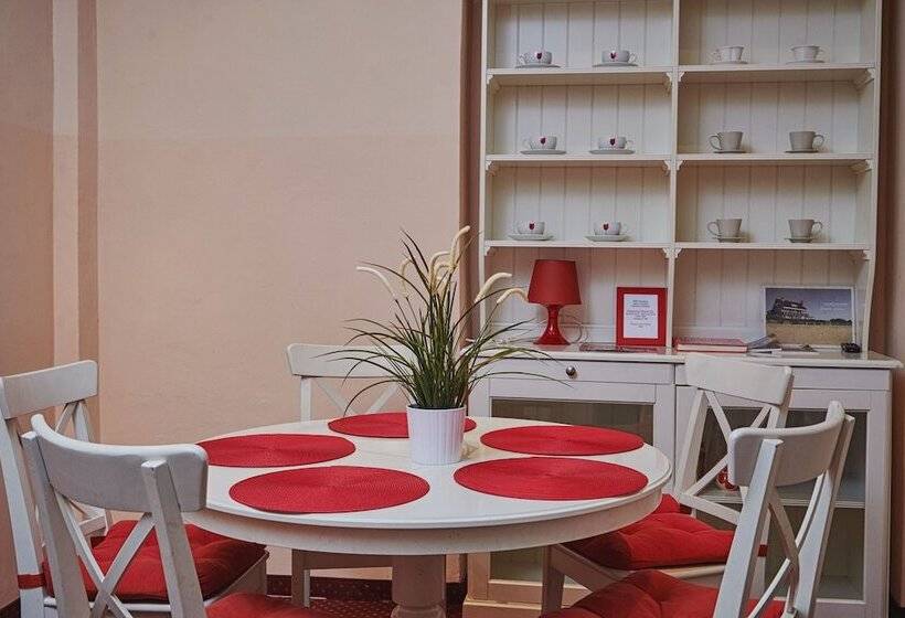 דירת שלושה חדרים, Rembrandt Apart