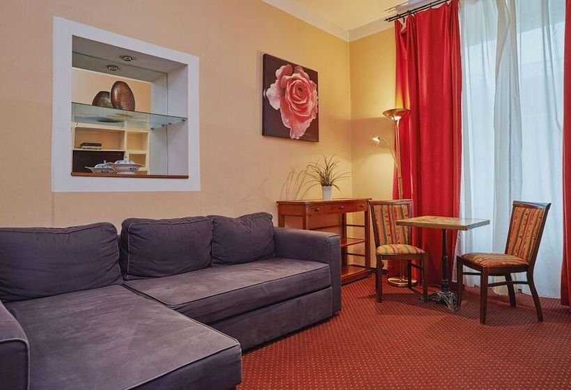 דירת שלושה חדרים, Rembrandt Apart