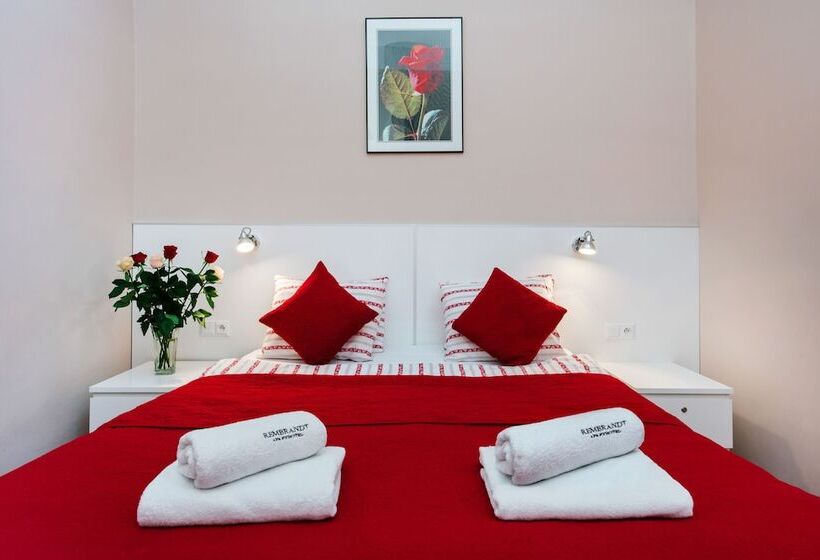 דירת שלושה חדרים, Rembrandt Apart