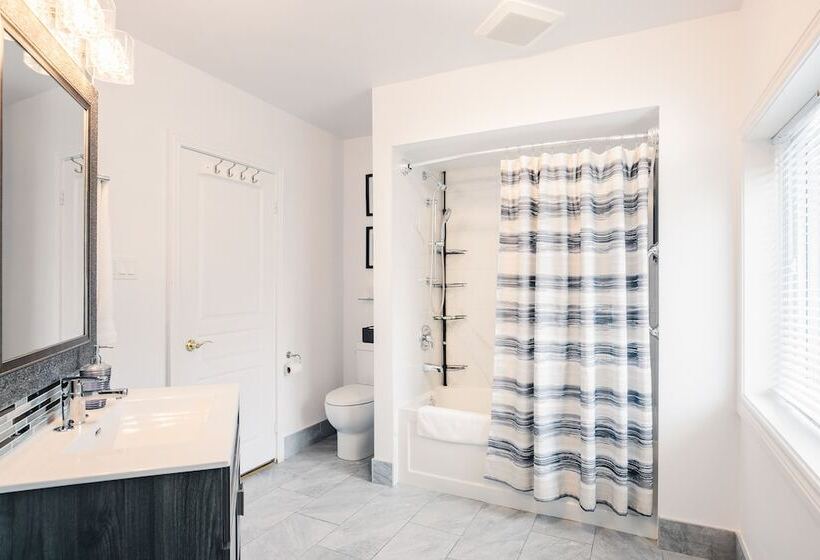 스탠다드 테마룸, Newton Villa