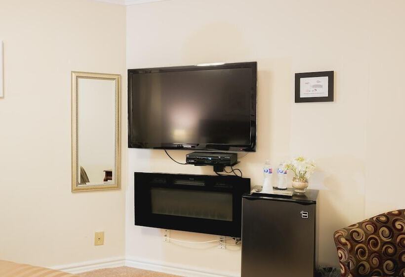 プールビューコンフォートルーム, Newton Villa