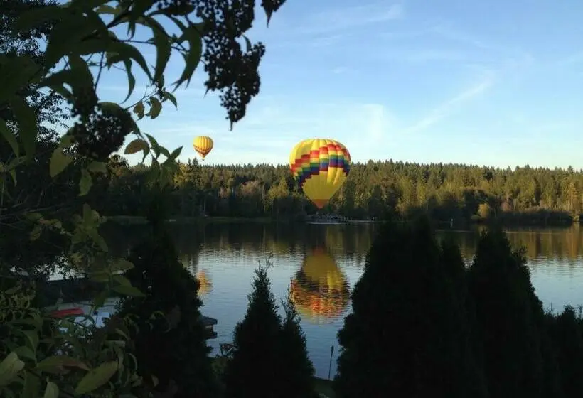デラックススイート, Cottage Lake Bed And Breakfast