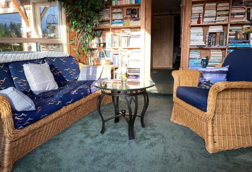 디럭스 스위트, Cottage Lake Bed And Breakfast