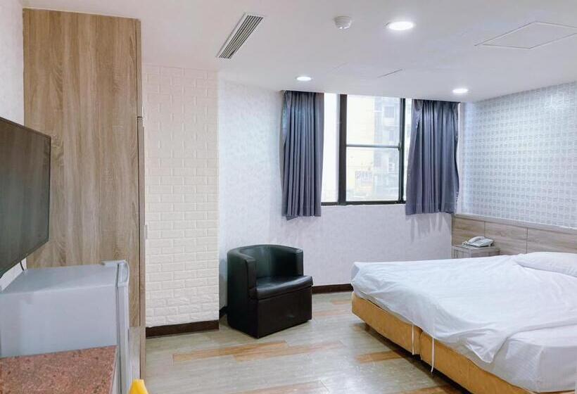 اتاق سوپریور, A22 Wei Lu