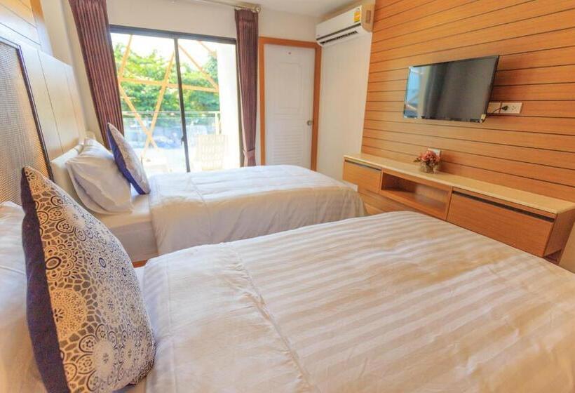 디럭스 룸, Room Actually