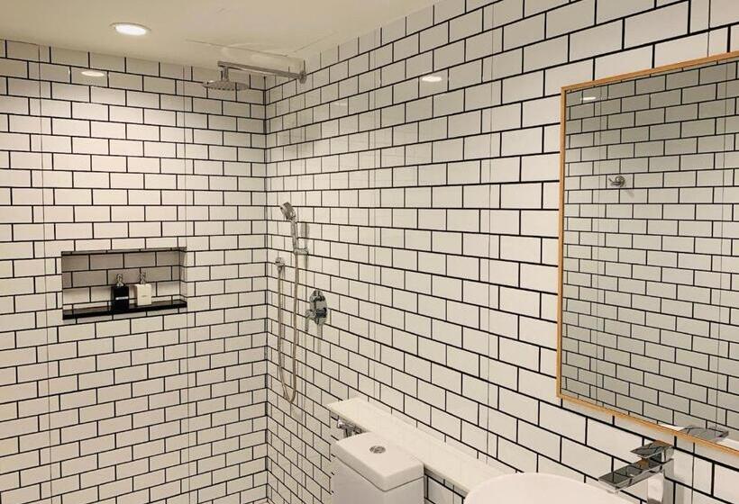 스탠다드 룸 킹사이즈 침대, Room Actually