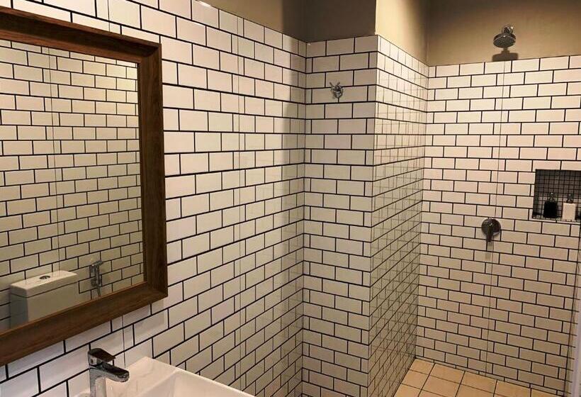 스탠다드 룸 킹사이즈 침대, Room Actually