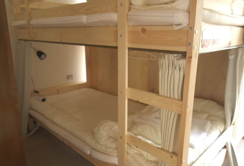 ルームシェアのワンベッド, Osaka Guest House Sakura