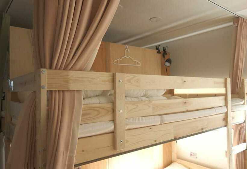 ルームシェアのワンベッド, Osaka Guest House Sakura