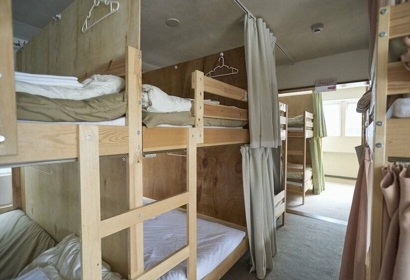 Кровать в Общей Комнате, Osaka Guest House Sakura