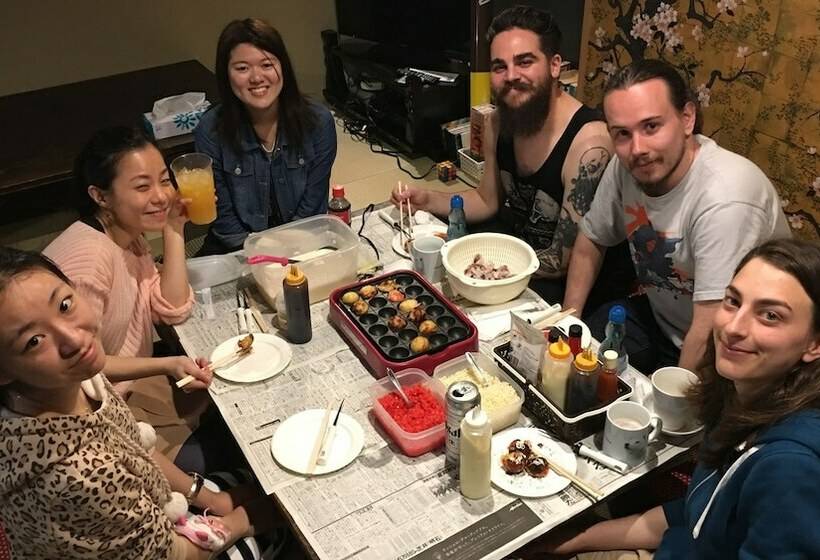 ルームシェアのワンベッド, Osaka Guest House Sakura