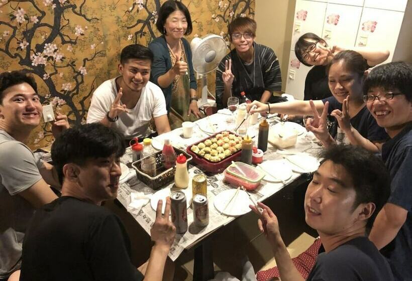 Кровать в Общей Комнате, Osaka Guest House Sakura