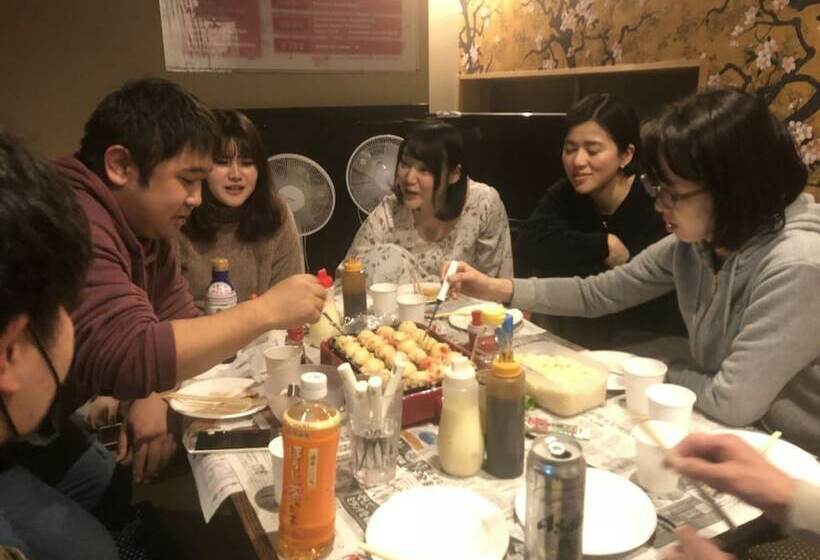 Кровать в Общей Комнате, Osaka Guest House Sakura