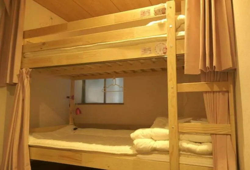 Standard Neljän Hengen Huone, Osaka Guest House Sakura